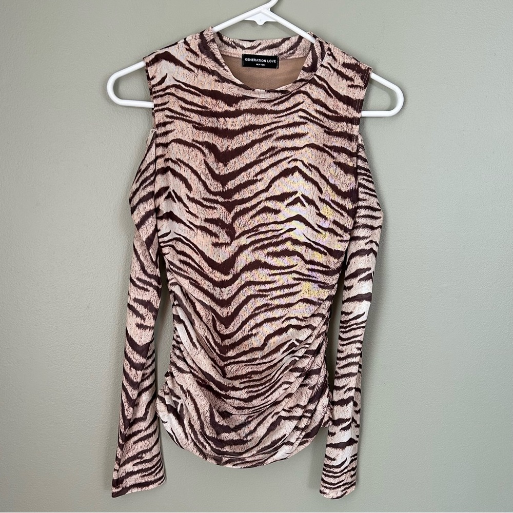 NWOT generation love zebra print animal shoulder‎ cut out long sleeve top